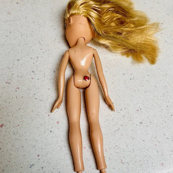 Bratz First Edition Cloe Doll ‘Altered’ 10" Blonde Hair W Outfit & Shoes 2001 - Picture 5 of 15